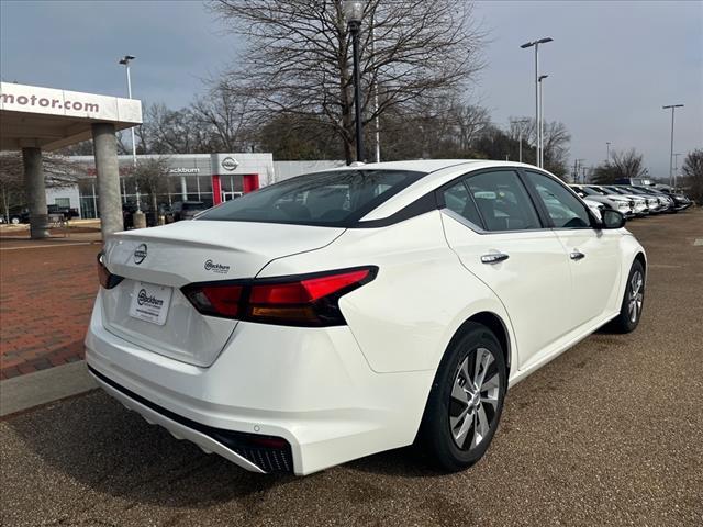 new 2025 Nissan Altima car, priced at $27,556