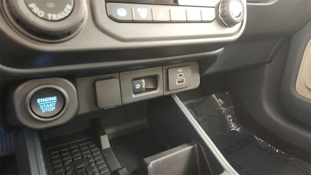 new 2025 Ford Maverick car, priced at $41,006