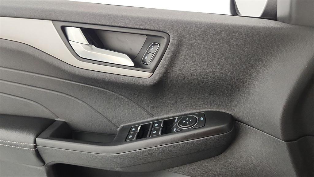 used 2022 Ford Escape car, priced at $23,334