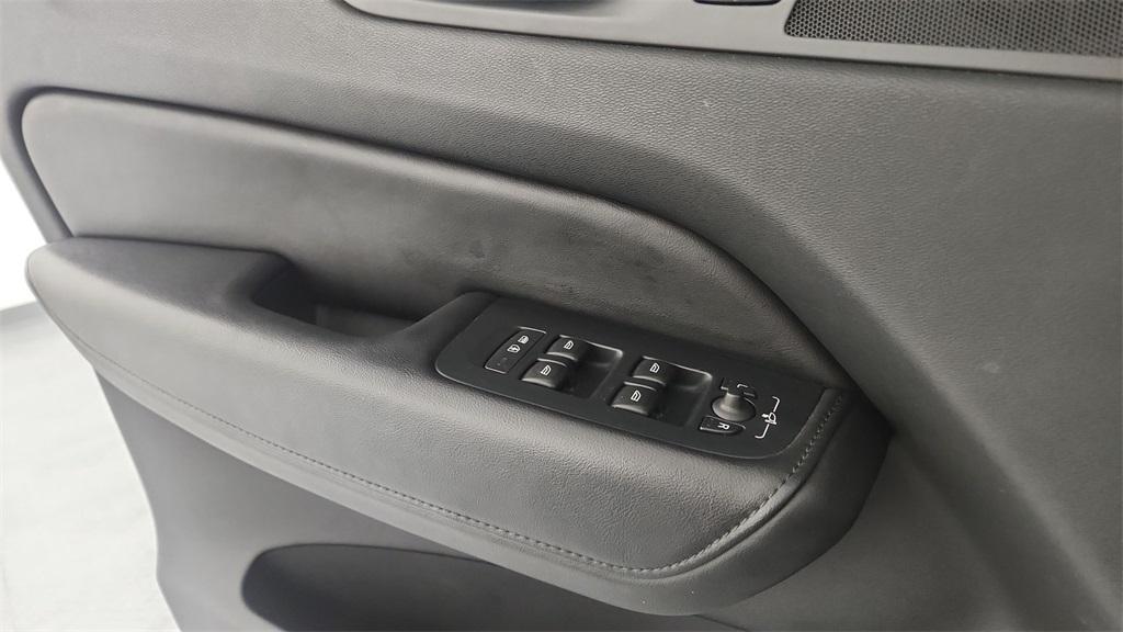 used 2023 Volvo XC60 car, priced at $28,325
