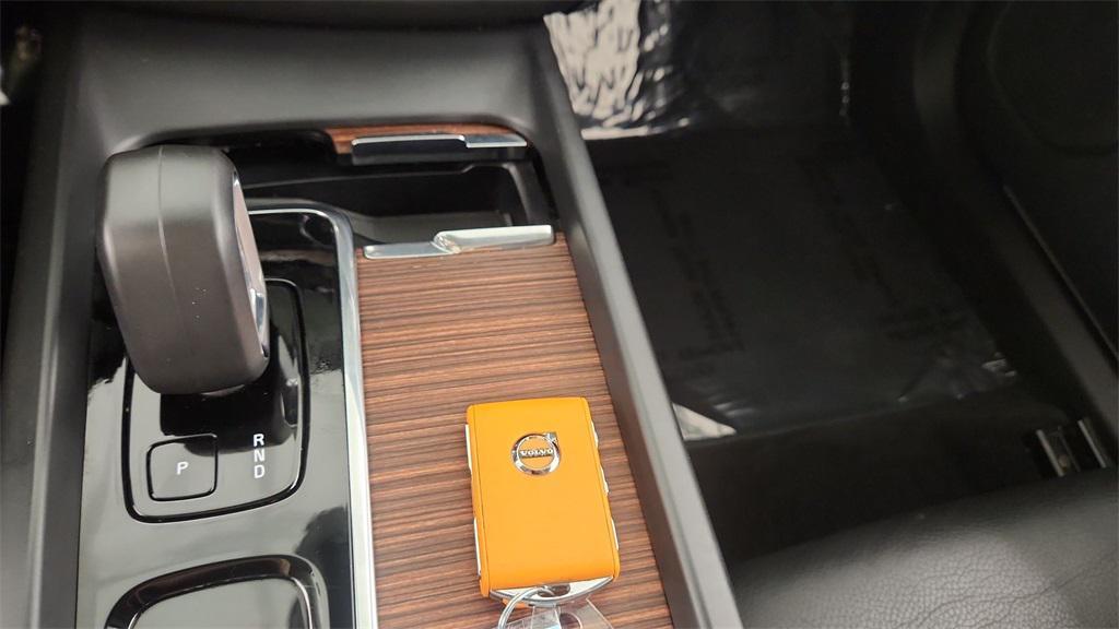 used 2023 Volvo XC60 car, priced at $28,325