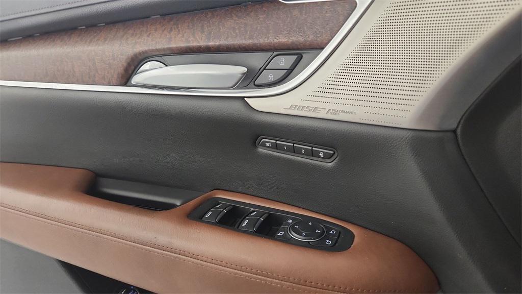 used 2021 Cadillac XT5 car, priced at $25,338