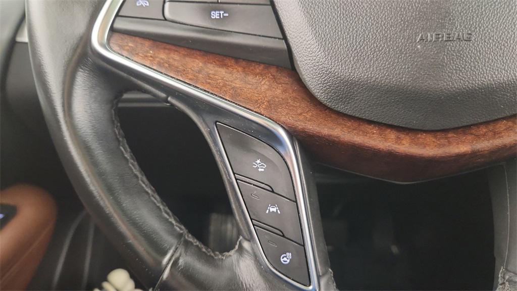 used 2021 Cadillac XT5 car, priced at $25,338