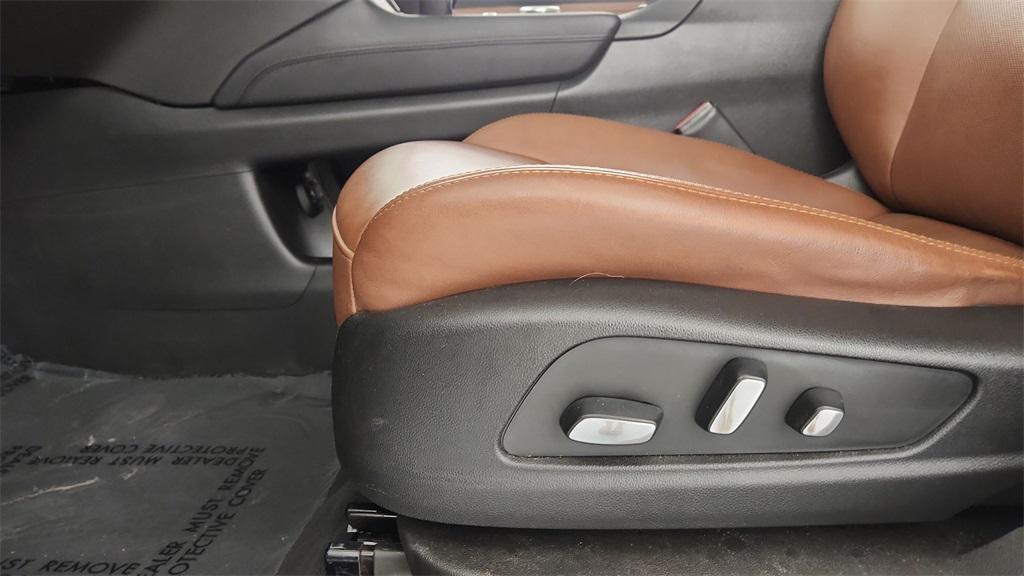 used 2021 Cadillac XT5 car, priced at $25,338