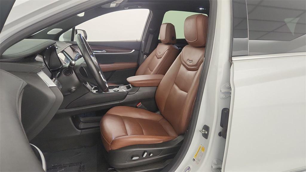 used 2021 Cadillac XT5 car, priced at $25,338