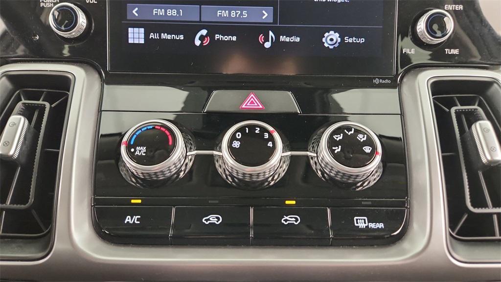 used 2023 Kia Sorento car, priced at $21,371