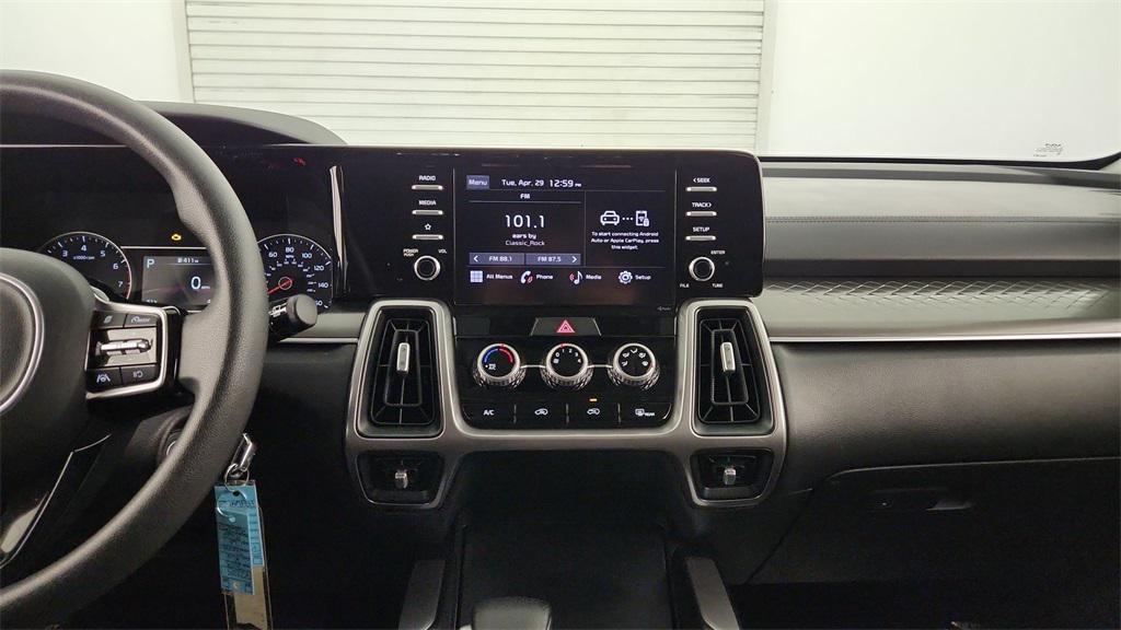 used 2023 Kia Sorento car, priced at $21,371