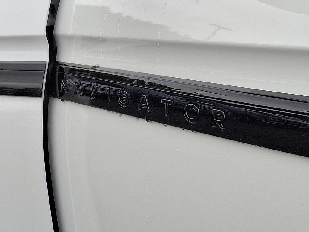 new 2025 Lincoln Navigator car, priced at $105,740