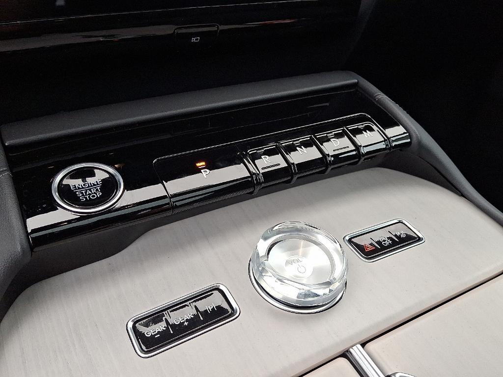 new 2025 Lincoln Navigator car, priced at $105,740