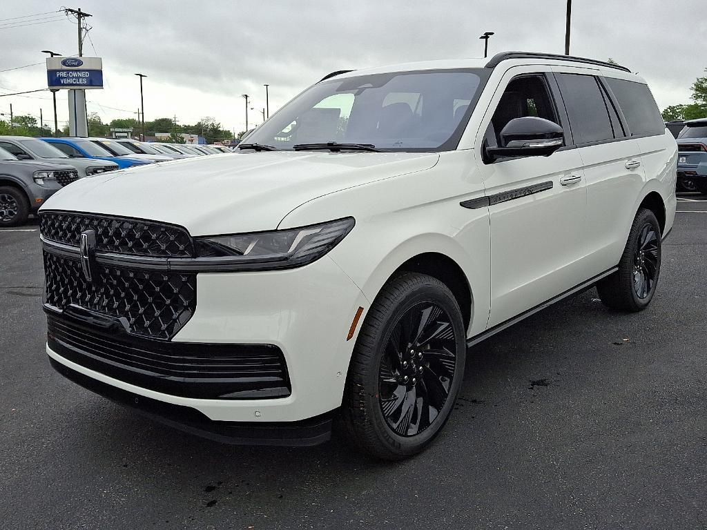 new 2025 Lincoln Navigator car, priced at $105,740