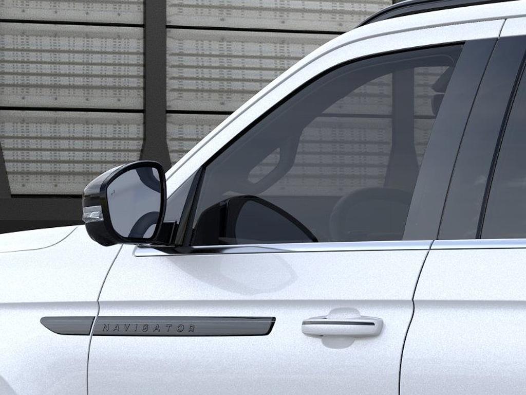 new 2025 Lincoln Navigator car, priced at $105,740