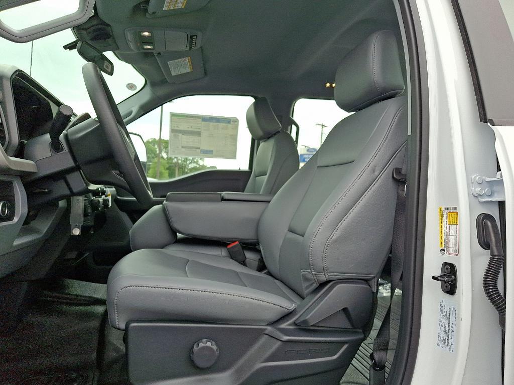 new 2025 Ford F-250 car, priced at $67,130