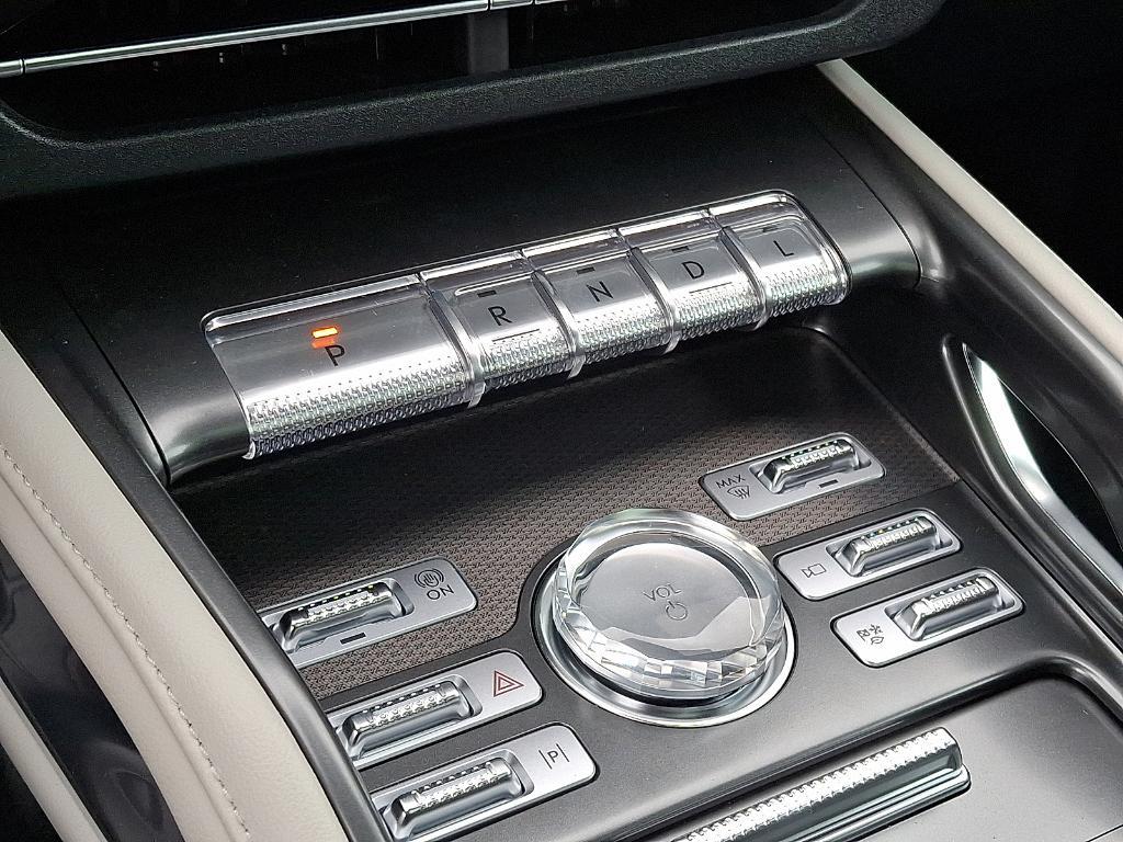new 2025 Lincoln Nautilus car, priced at $61,270