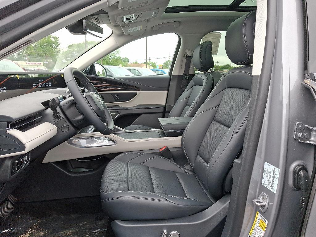 new 2025 Lincoln Nautilus car, priced at $61,270