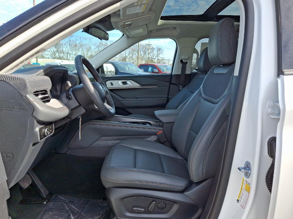 new 2025 Ford Explorer car, priced at $49,348