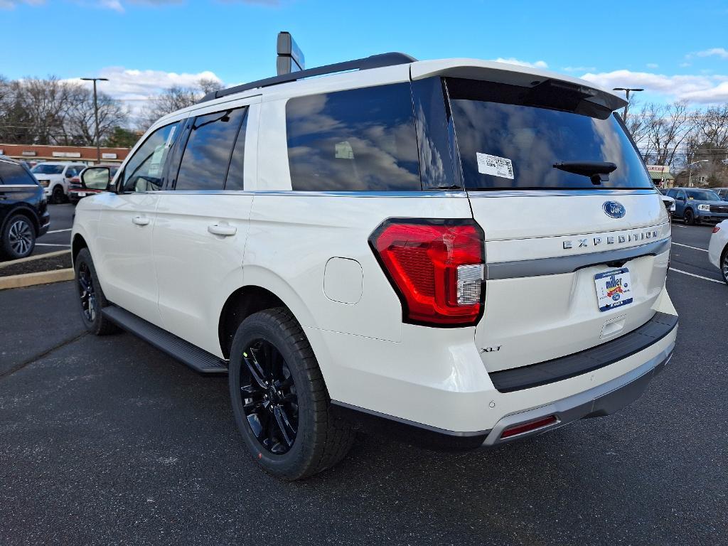 new 2024 Ford Expedition car, priced at $70,062