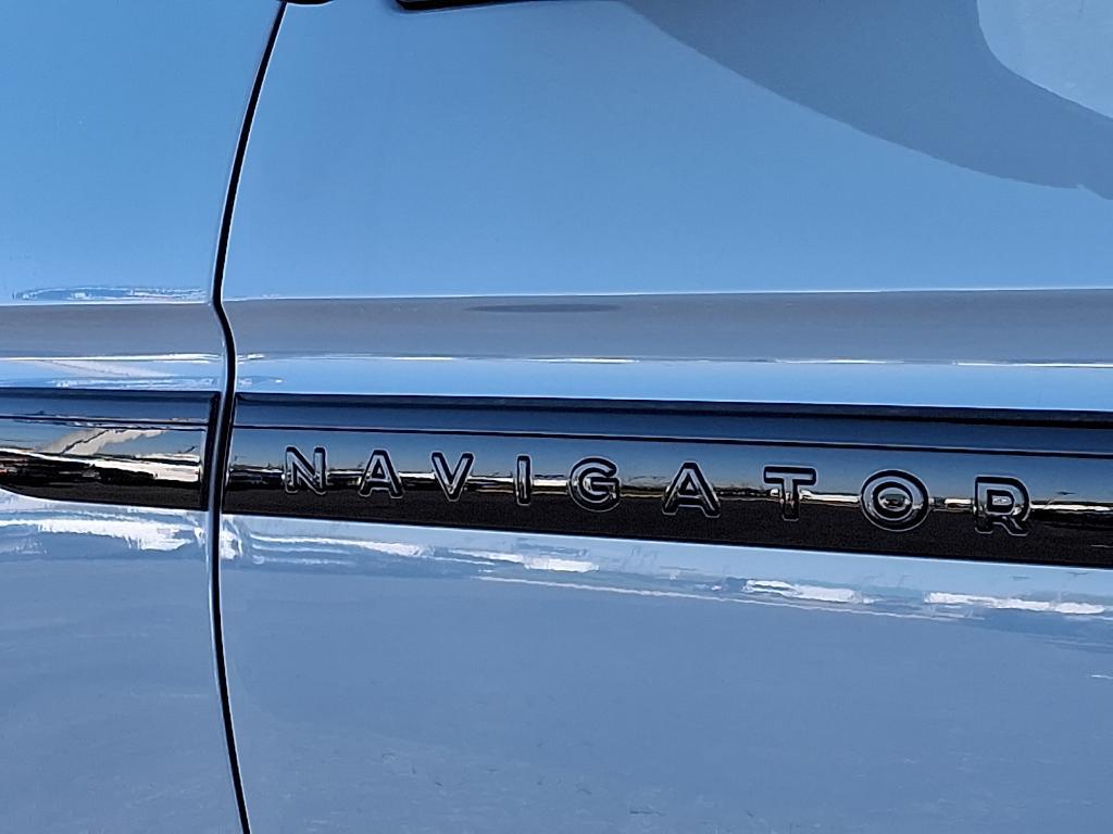 new 2025 Lincoln Navigator car, priced at $105,985