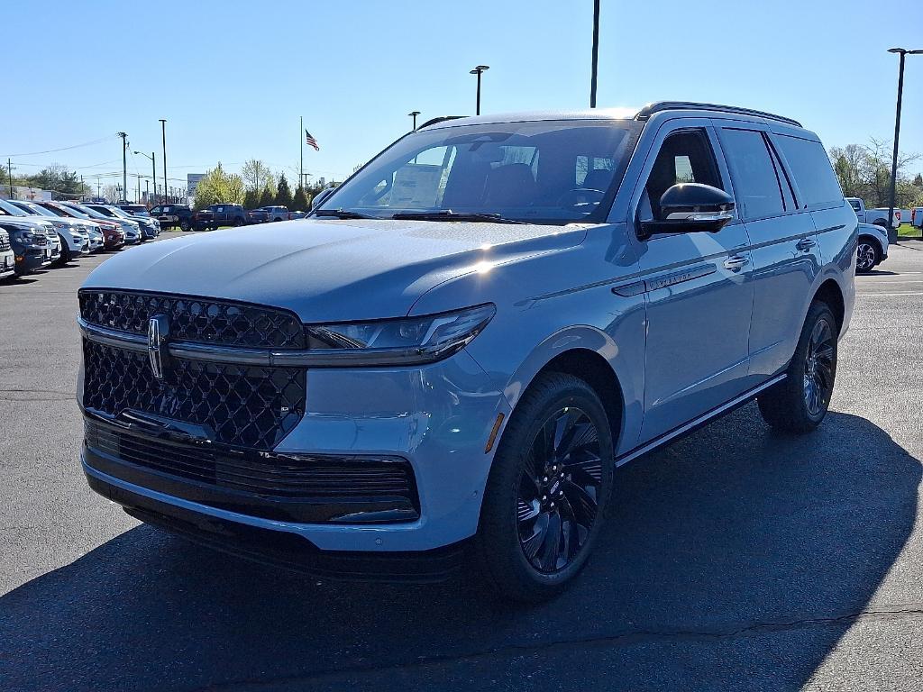 new 2025 Lincoln Navigator car, priced at $105,985