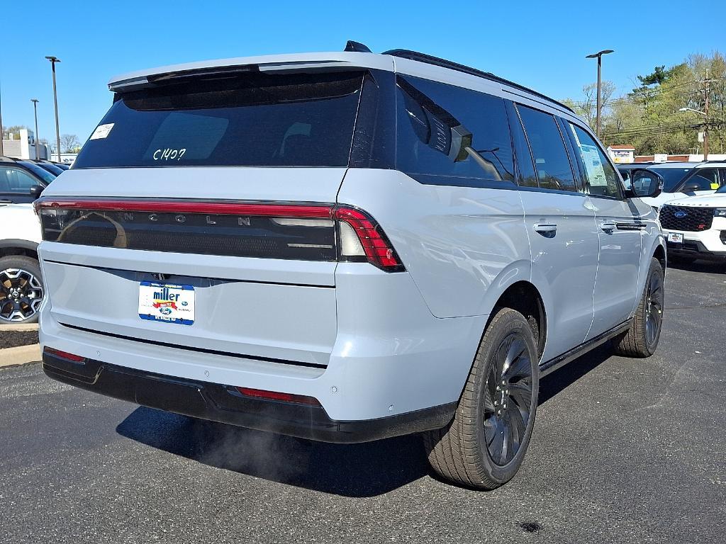 new 2025 Lincoln Navigator car, priced at $105,985