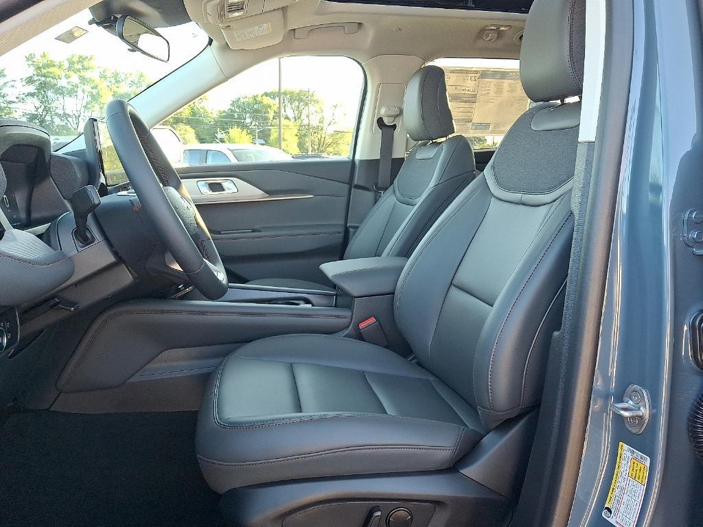 new 2025 Ford Explorer car, priced at $51,335