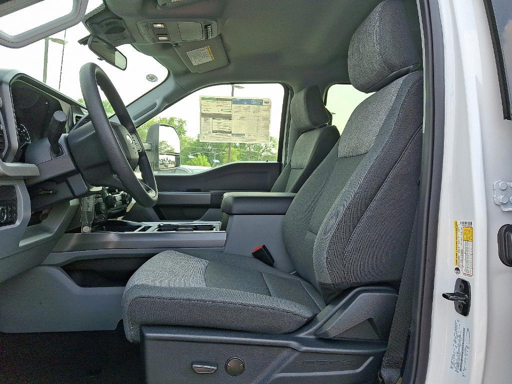 new 2025 Ford F-250 car, priced at $73,300