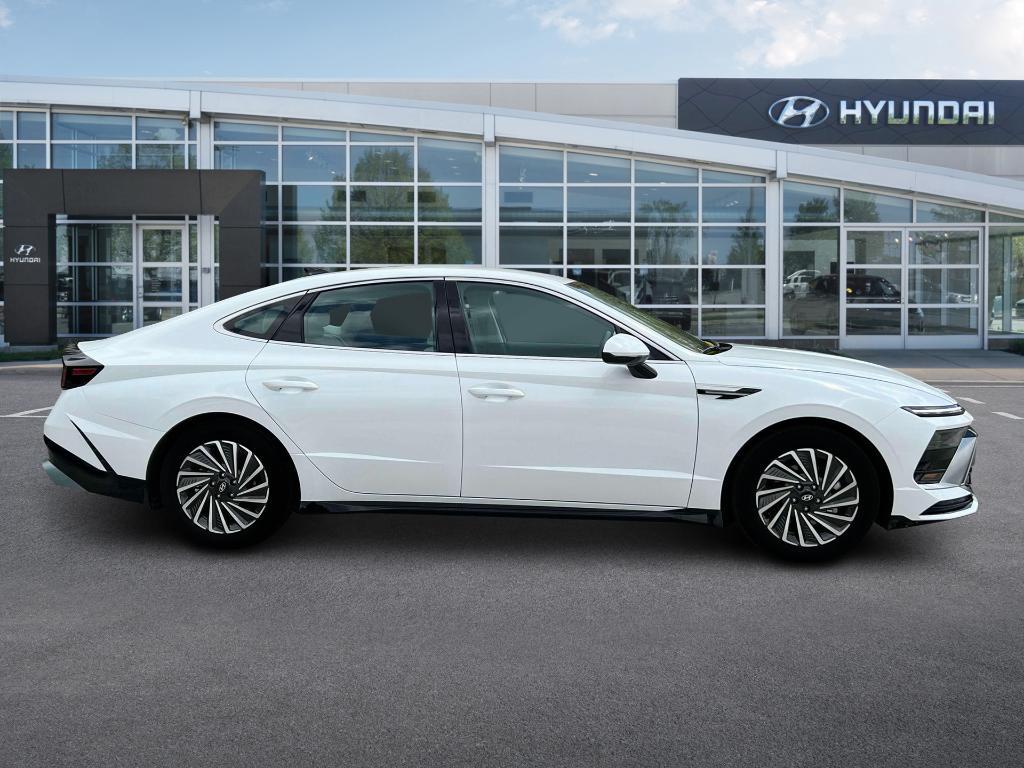 new 2025 Hyundai Sonata Hybrid car, priced at $33,593