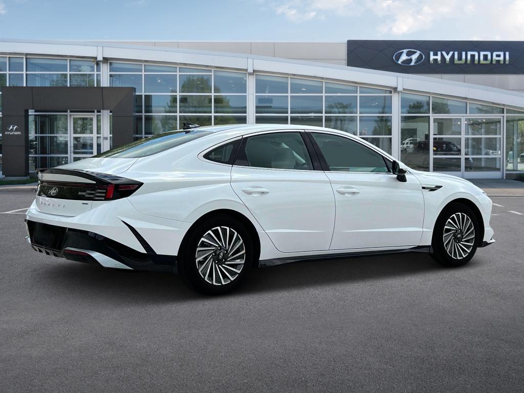 new 2025 Hyundai Sonata Hybrid car, priced at $33,190