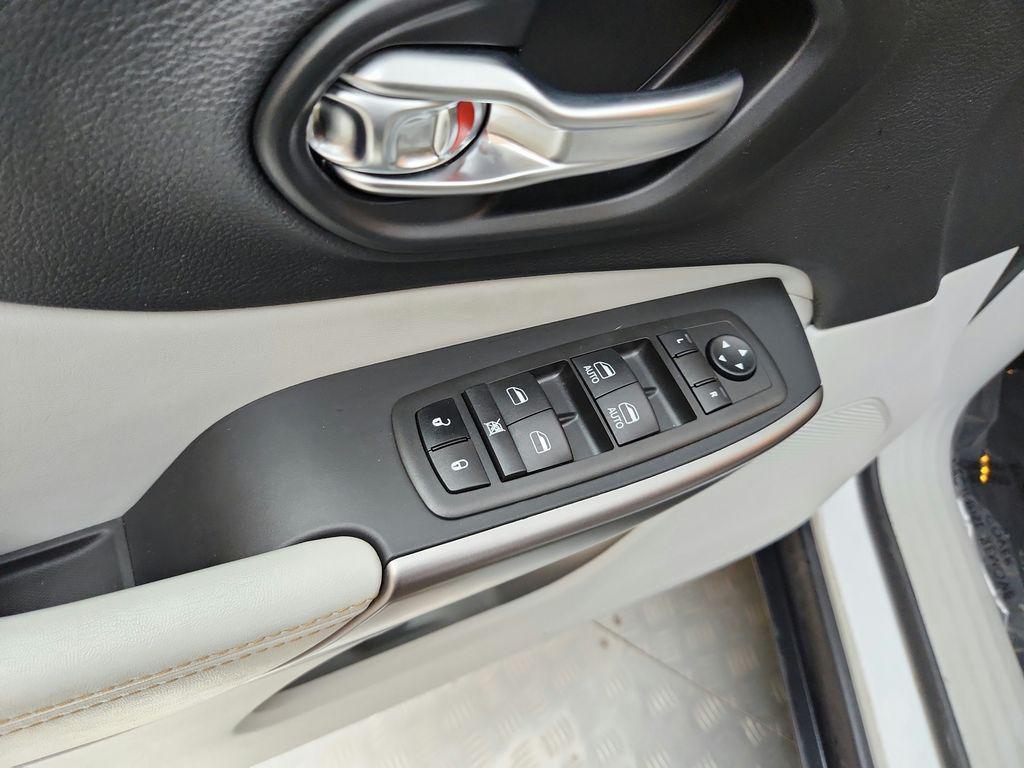 used 2022 Jeep Cherokee car, priced at $25,499