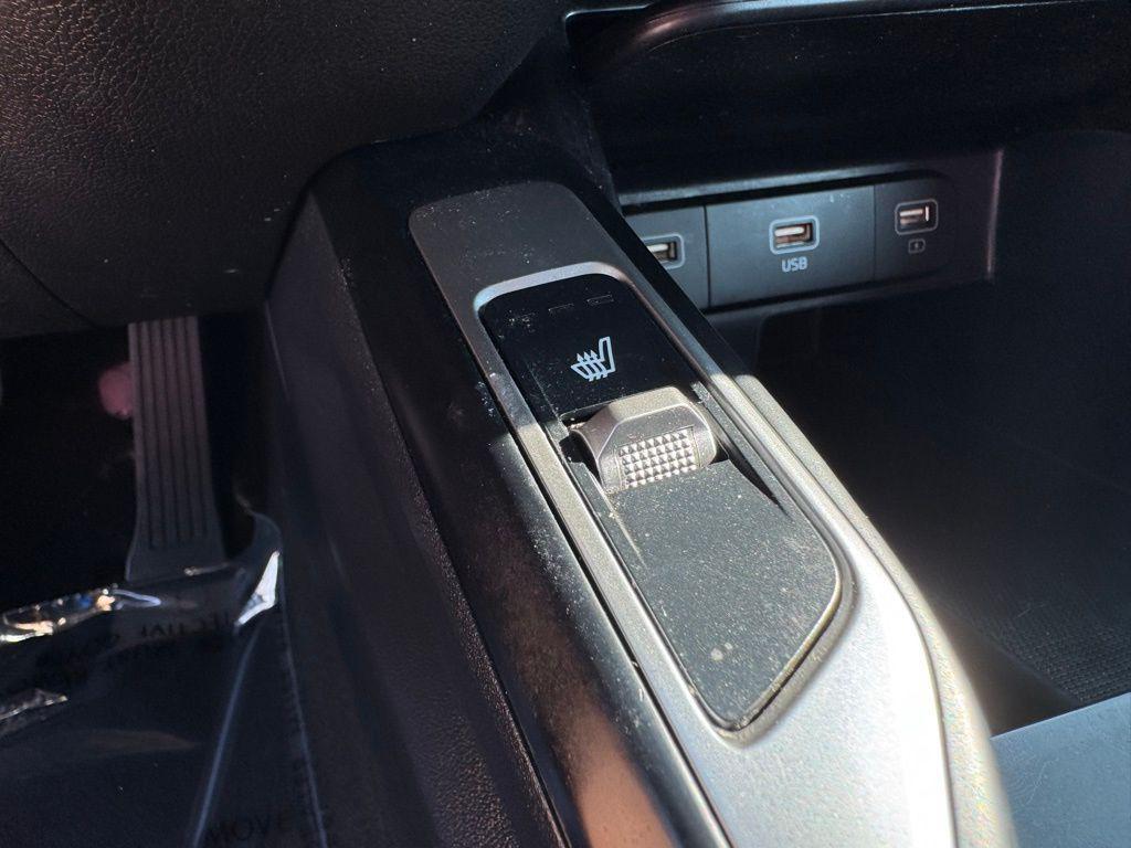 used 2022 Kia Sorento Hybrid car, priced at $26,199