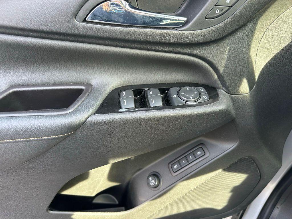 used 2022 Chevrolet Equinox car, priced at $24,999