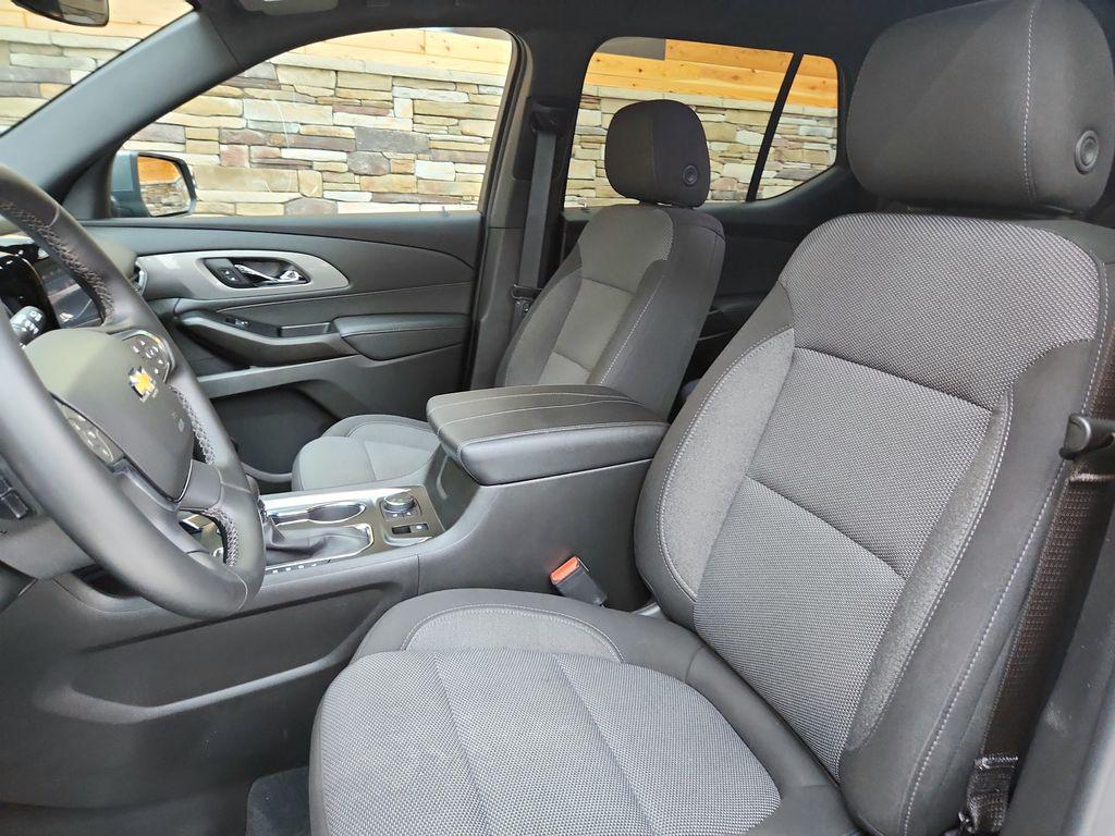 used 2023 Chevrolet Traverse car, priced at $31,599
