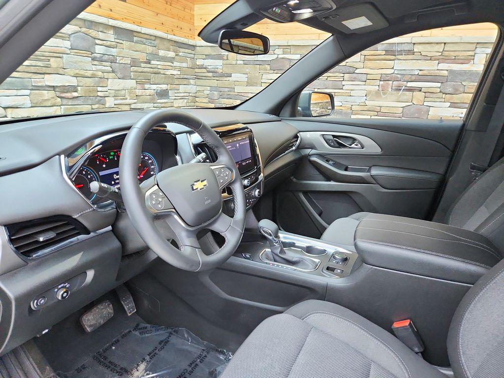 used 2023 Chevrolet Traverse car, priced at $31,599