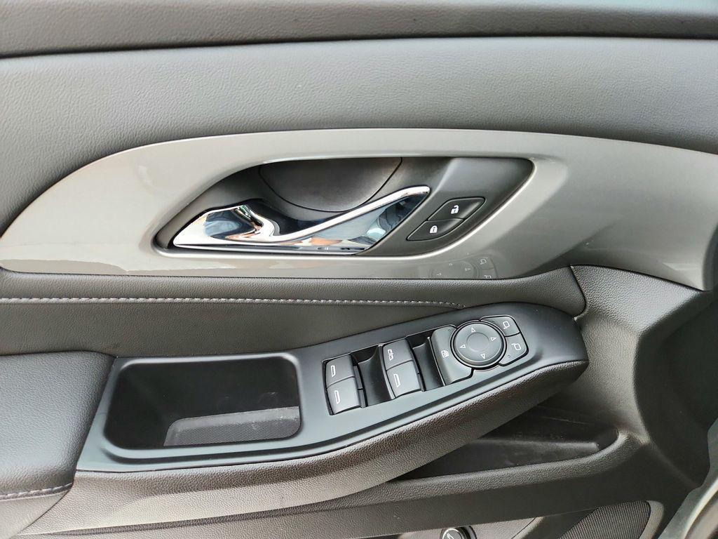used 2023 Chevrolet Traverse car, priced at $31,599