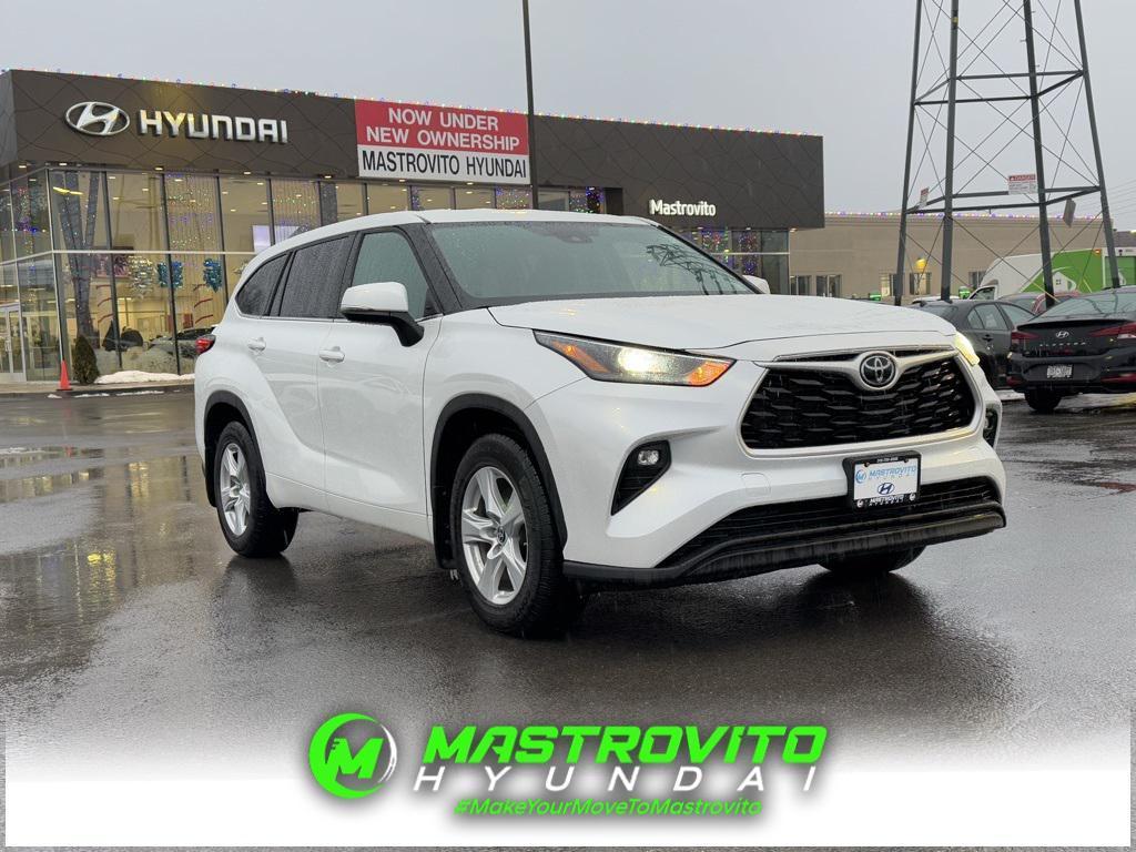 used 2022 Toyota Highlander car, priced at $30,899