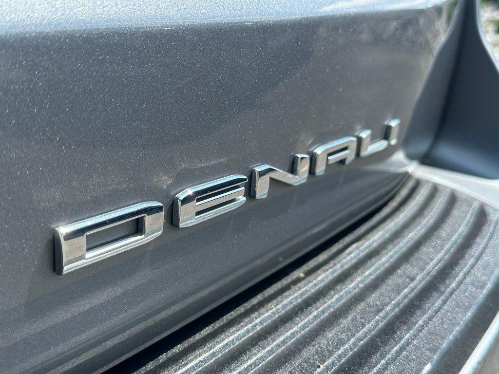 used 2022 GMC Yukon XL car, priced at $57,999