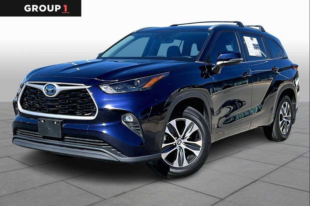 used 2023 Toyota Highlander Hybrid car, priced at $32,879