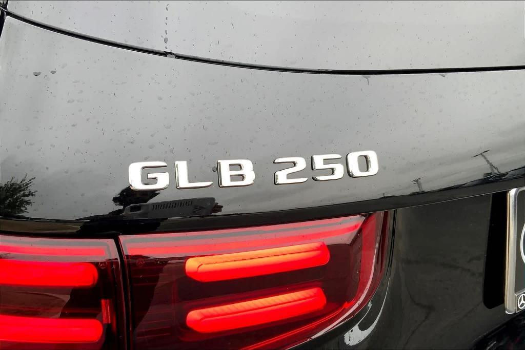 new 2024 Mercedes-Benz GLB 250 car, priced at $45,995