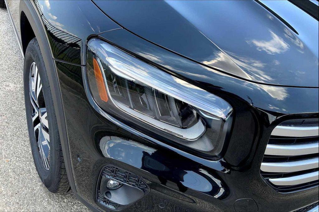 new 2025 Mercedes-Benz GLB 250 car, priced at $51,040