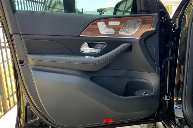 new 2025 Mercedes-Benz GLS 450 car, priced at $99,655