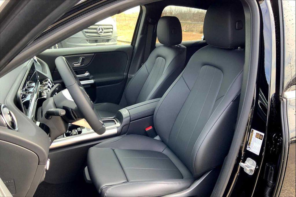 new 2025 Mercedes-Benz GLA 250 car, priced at $42,250