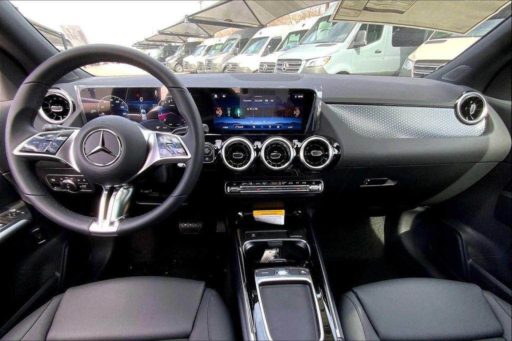 new 2025 Mercedes-Benz GLA 250 car, priced at $42,250