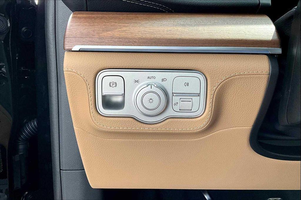 new 2026 Mercedes-Benz GLS 450 car, priced at $104,715