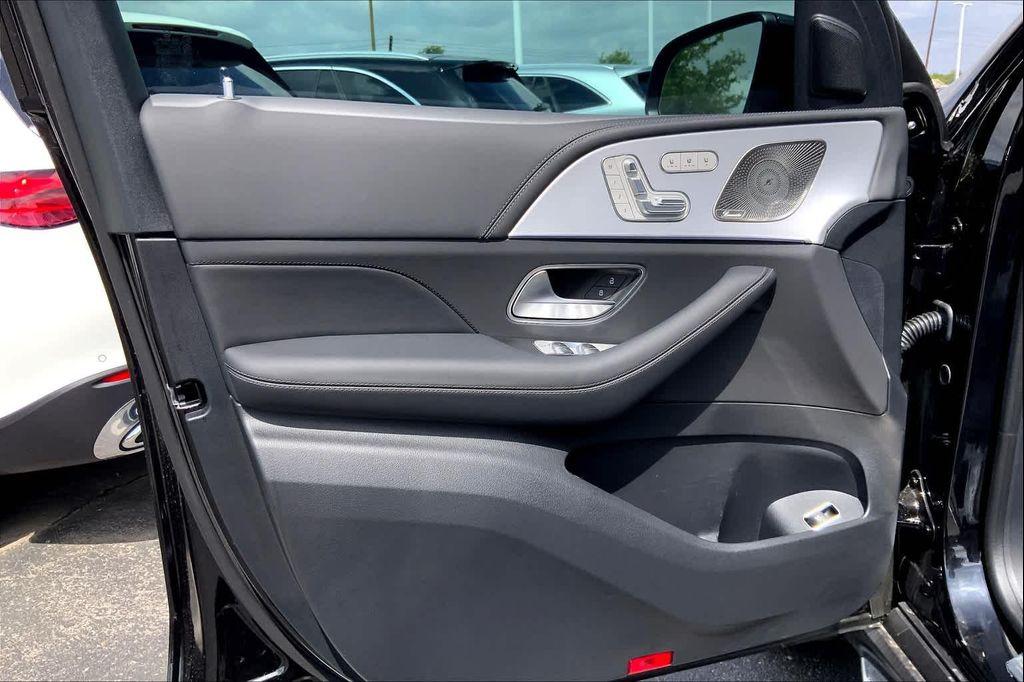 new 2025 Mercedes-Benz AMG GLS 63 car, priced at $152,535