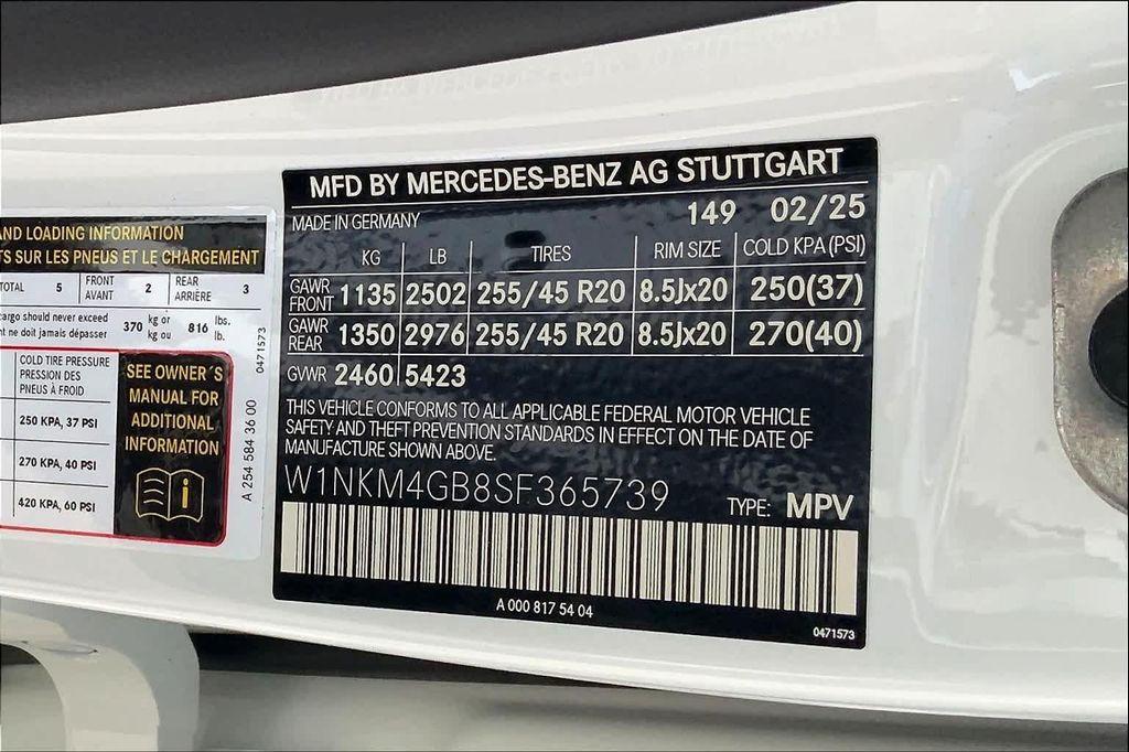new 2025 Mercedes-Benz GLC 300 car, priced at $53,585