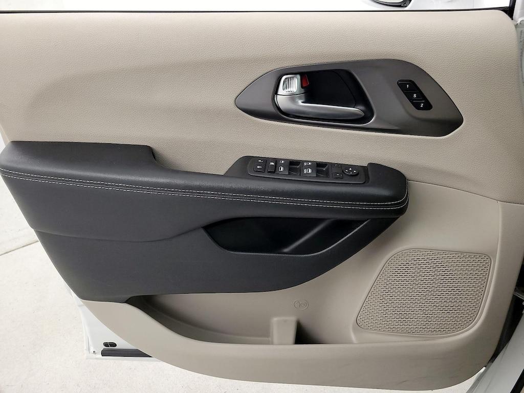 used 2022 Chrysler Pacifica car, priced at $24,998