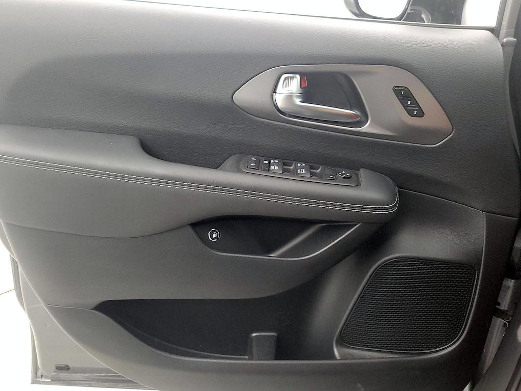 used 2025 Chrysler Pacifica Hybrid car, priced at $39,998