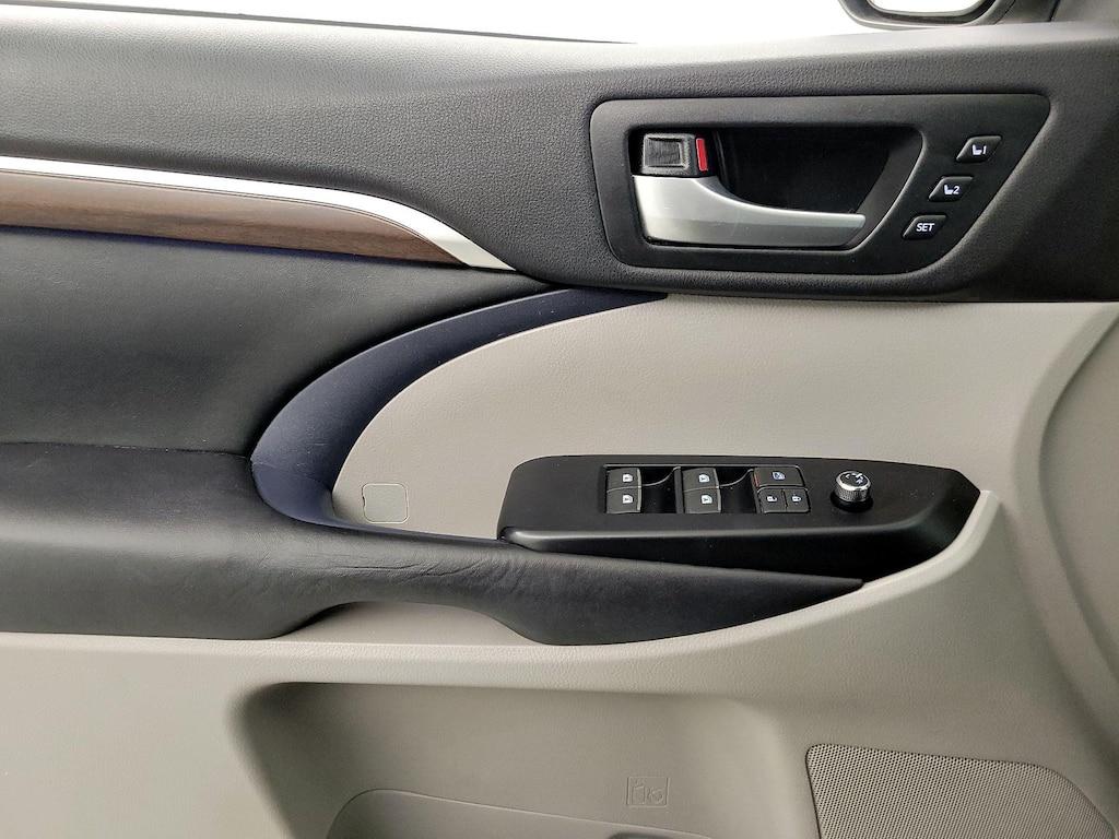 used 2016 Toyota Highlander car, priced at $26,998