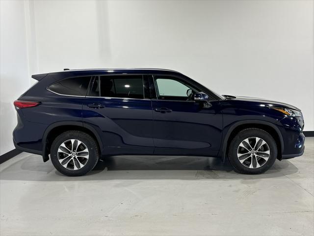 used 2020 Toyota Highlander car, priced at $29,618