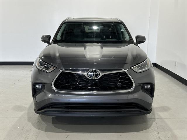 used 2021 Toyota Highlander car, priced at $32,654