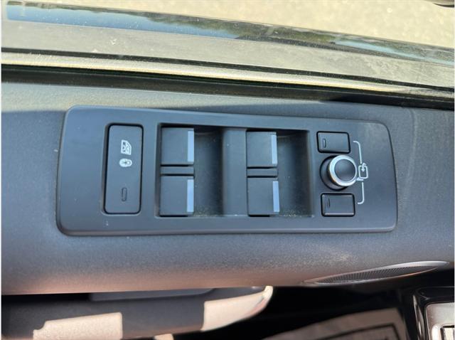 used 2018 Land Rover Discovery car, priced at $18,995